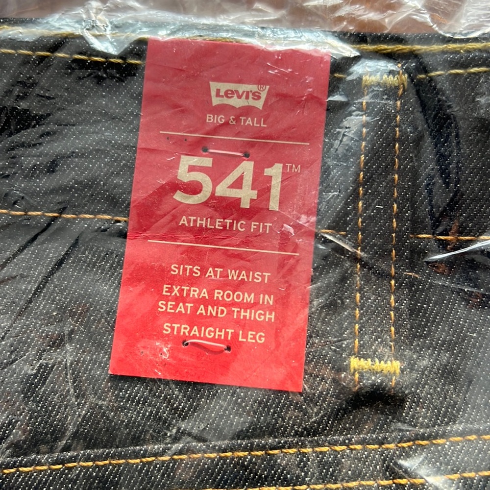 Levi’s dark wash men’s jeans